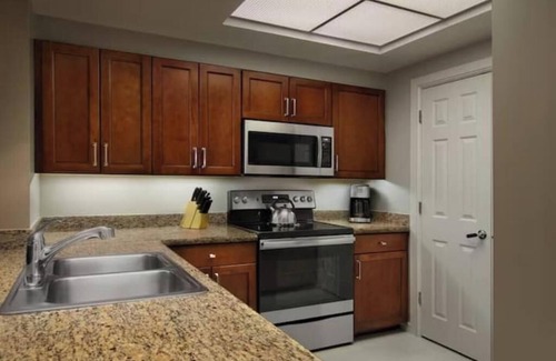Central Beach Resort | 1 Br Marriott BeachPlace Towers