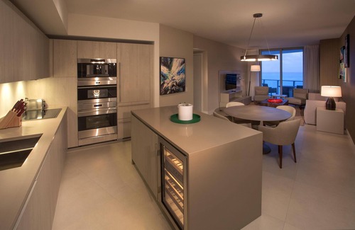 Hollywood South Central Beach Resort | 1 BR Penthouse, Private Balcony, Beachfront Location-Ocean Views, Near Diplomat
