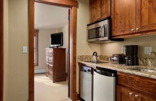 Breckenridge Condo | 1 BR Ski-in/Ski-out at Grand Lodge on Peak 7 in Breckenridge During Spring Break