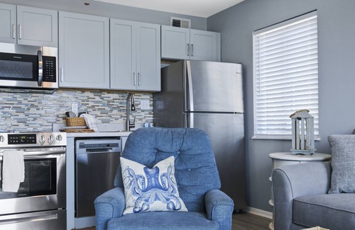 Fort Morgan Condo | 1 BR Snowbird Escape with Balcony Views: Book 2+ Months & Get Exclusive Perks!