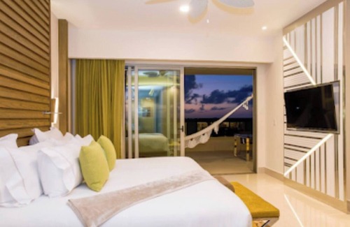 Punta Sam Resort | 1 BR Suite in Fabulous Garza Blanca Resort Punta Sam, Beachfront, stunning views