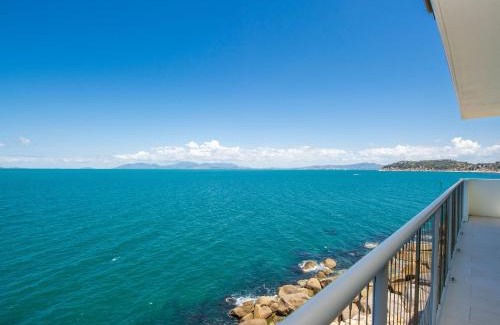 Nelly Bay Apartment | 1 Bright Point Apartment 5301