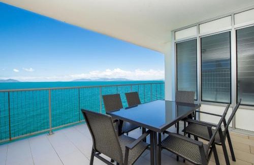 Nelly Bay Apartment | 1 Bright Point Apartment 5301