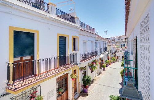 Historic Center of Estepona Apartment | 1 Casa De la Luz Centro de Estepona Home4u