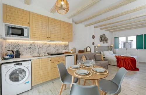 Historic Center of Estepona Apartment | 1 Casa De la Luz Centro de Estepona Home4u