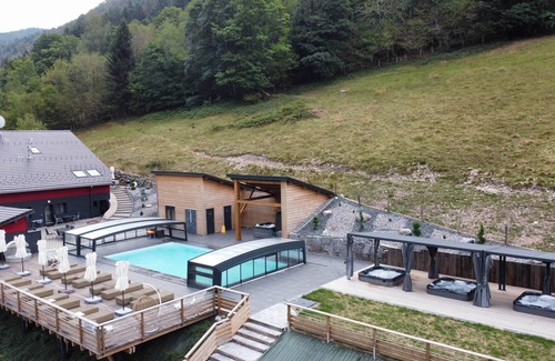 Rochesson House | (1) Chalet des Cèpes, Jacuzzi (private) & Swimming pool