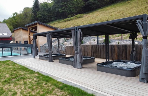 Rochesson House | (1) Chalet des Cèpes, Jacuzzi (private) & Swimming pool