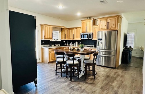 Midland House | #1 Charming 5BR 1BA Home in Midland – Comfort, Convenience & Great Location!
