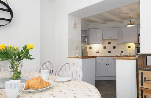 St. Mabyn Cottage | 1 CHURCHTOWN COTTAGES, pet friendly, with a garden in St Mabyn