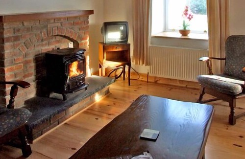 Kilkieran Cottage | 1 CLANCY COTTAGES, family friendly in Kilkieran, County Galway