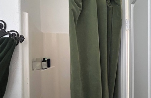 Harbor House | 1 Comfy Spacious Bedroom in great area perfect for Nurses Abroad or Long Stays