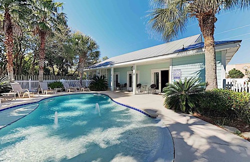 Crystal Beach House | 1 Cozy Cove