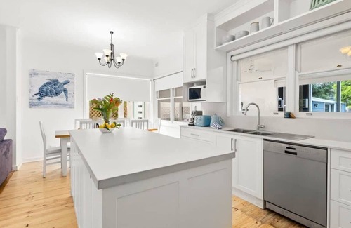 Port Elliot House | 1 Free night when you book 3 at Moet by the Sea 18 Strangways Tce Port Elliot to