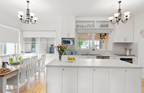 Port Elliot House | 1 Free night when you book 3 at Moet by the Sea 18 Strangways Tce Port Elliot to