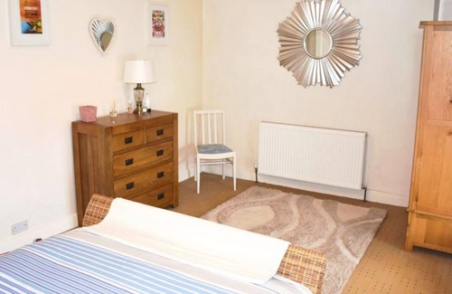 Barmouth Apartment | 1 Glan y Werydd House; Welsh Coast Holidays, minutes from beach