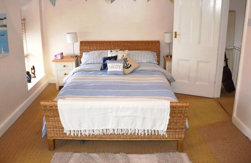 Barmouth Apartment | 1 Glan y Werydd House; Welsh Coast Holidays, minutes from beach
