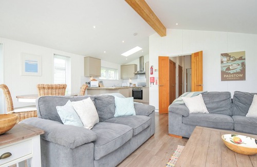 Dobwalls Cottage | 1 HORIZON VIEW, romantic, luxury holiday cottage in Dobwalls