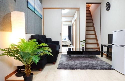 Tsuruhashi House | 1 house completely rented out/3 min. by JR Tennoji train/10 min. by Namba train/Direct connection to Kansai International Airport! Direct train to Osaka Castle