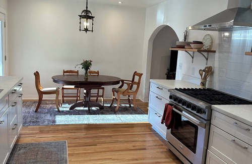Medford House | 1 king bed 1 queen bed 2 bedroom house with AC, WiFi and washer and dryer