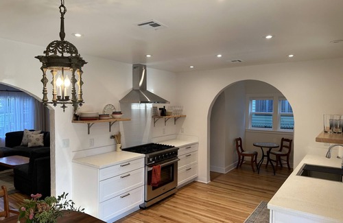 Medford House | 1 king bed 1 queen bed 2 bedroom house with AC, WiFi and washer and dryer
