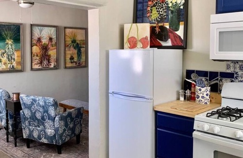 Las Cruces House | 1 king bed, full kitchen, 2 blocks to Farmer's Mkt