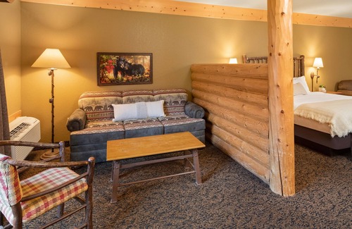 Rothschild Hotel | 1 King Fireplace Suite With Access to Pool, Hot Tub, and Gym