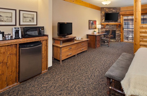 Rothschild Hotel | 1 King Fireplace Suite With Access to Pool, Hot Tub, and Gym