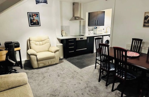 Derby Apartment | 1 Luxe Exec Bedroom Apt Derby