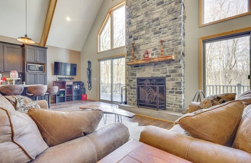 Alpine Lake Cabin | < 1 Mi to Alpine Lake: Cabin w/Furnished Deck!