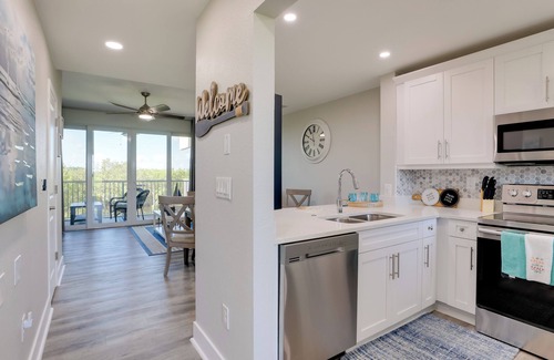 Ruskin House | 1 Mi to Beach: Coastal-Zen Ruskin Retreat!