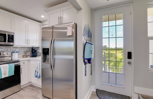 Ruskin House | 1 Mi to Beach: Coastal-Zen Ruskin Retreat!