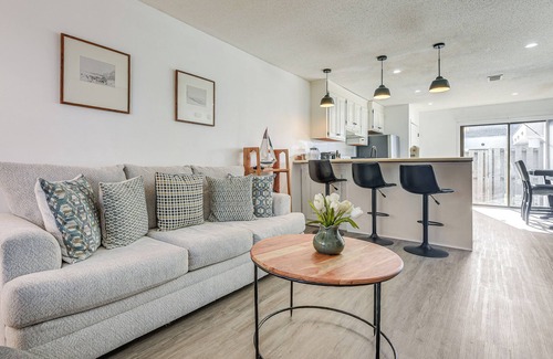 North Myrtle Beach Apartment | 1 Mi to Beach: Cozy Grand Strand Townhome!