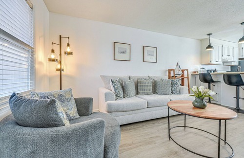 North Myrtle Beach Apartment | 1 Mi to Beach: Cozy Grand Strand Townhome!