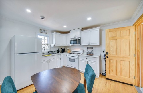 Norfolk Apartment | < 1 Mi to Beaches: Central Norfolk Apartment!