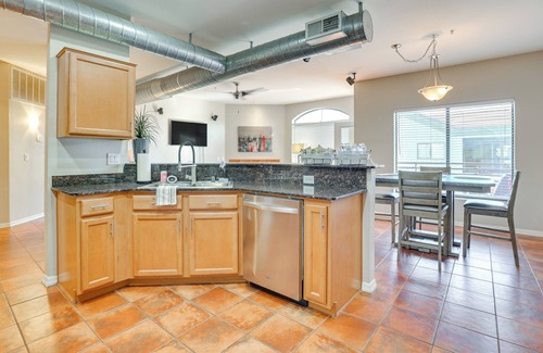 Camelback East Condo | < 1 Mi to Biltmore Fashion Park: Condo w/Pool!