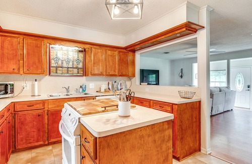 West Livingston House | < 1 Mi to Boat Ramp: Lake Livingston Retreat!