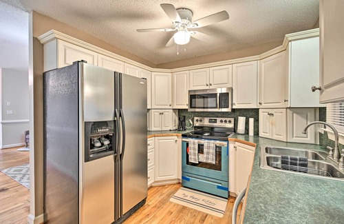 Lillington House | 1 Mi to Cape Fear River: Pet-Friendly Retreat
