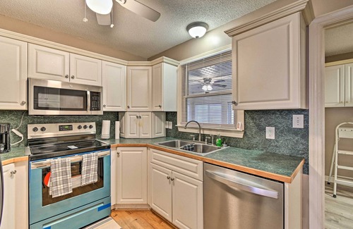 Lillington House | 1 Mi to Cape Fear River: Pet-Friendly Retreat