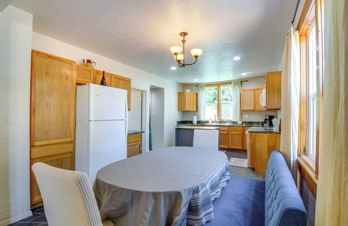 Bandon Cottage | < 1 Mi to Coquille River: Cottage w/Private Yard!