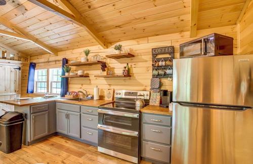 Byrdstown Cottage | 1 Mi to Dale Hollow Lake: Rustic Cabin w/Deck