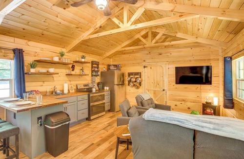 Byrdstown Cottage | 1 Mi to Dale Hollow Lake: Rustic Cabin w/Deck