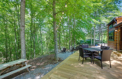 Byrdstown Cottage | 1 Mi to Dale Hollow Lake: Rustic Cabin w/Deck