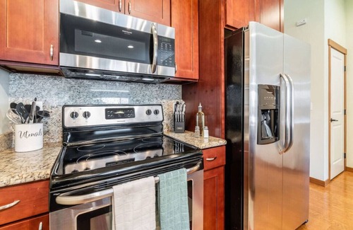 Hilltop House | <1 mi to Dome | 3BD 2.5BA | Townhouse | Garage -24
