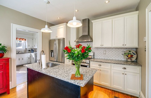 Bristol Cottage | 1 Mi to Dtwn: Bristol Cottage w/Hot Tub & Grill!