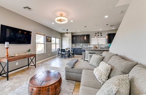 Chandler House | 1 Mi to Dtwn: Modern Family Home in Chandler
