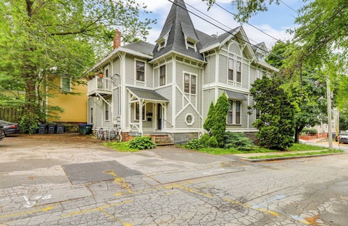 College Hill Condo | 1 Mi to Dtwn Providence: East Side Retreat!