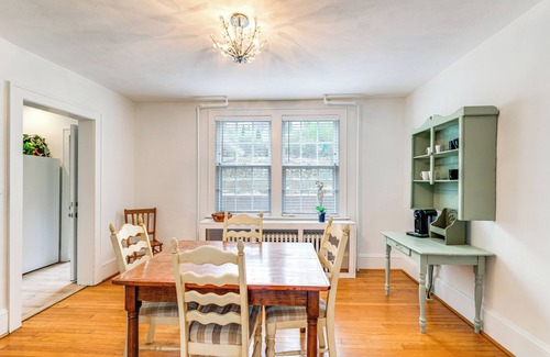 Roanoke House | 1 Mi to Dtwn Roanoke: Home w/Yard & Mtn View!