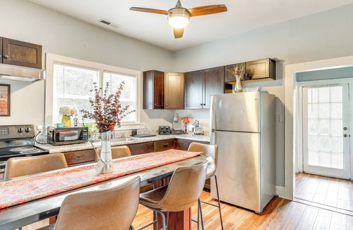 Wilmington Cottage | 1 Mi to Dtwn Wilmington: Quiet Cottage w/Deck