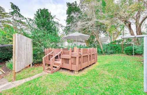 Wilmington Cottage | 1 Mi to Dtwn Wilmington: Quiet Cottage w/Deck
