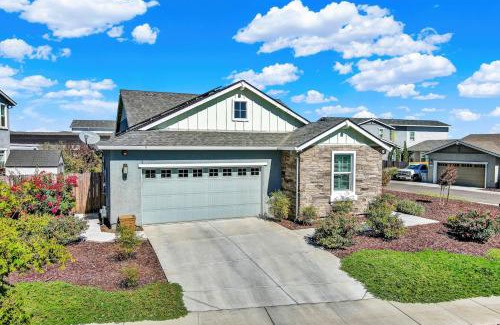 Winters House | 1 Mi to Dtwn Winters Home with Fire Pit and Patio!